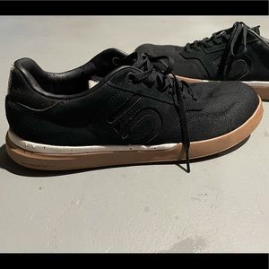 Men’s 510 Sleuth mountain bike shoes. Like new. Worn once Size 9.5